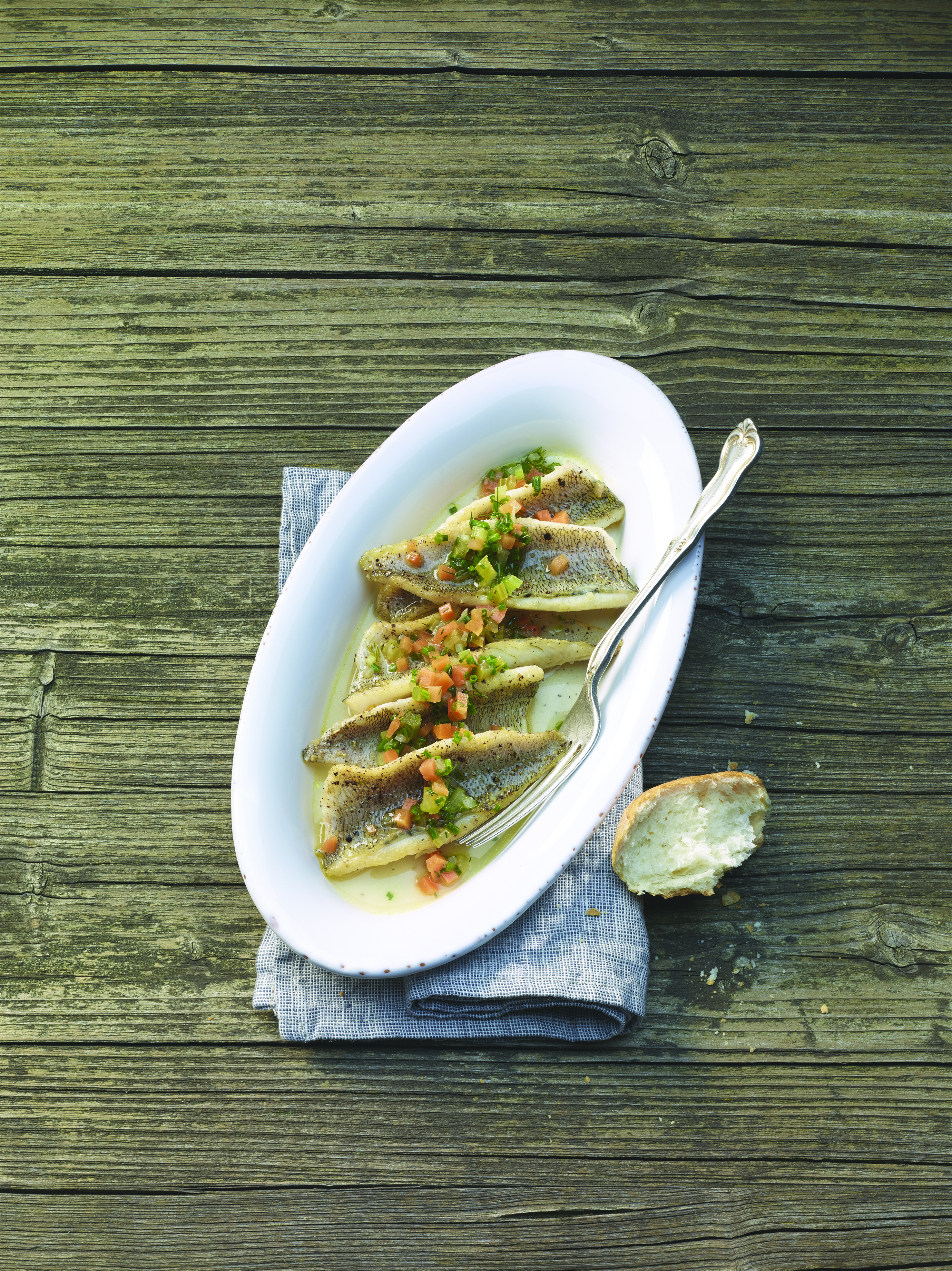 Eglifilets in lauwarmer Gemüsemarinade