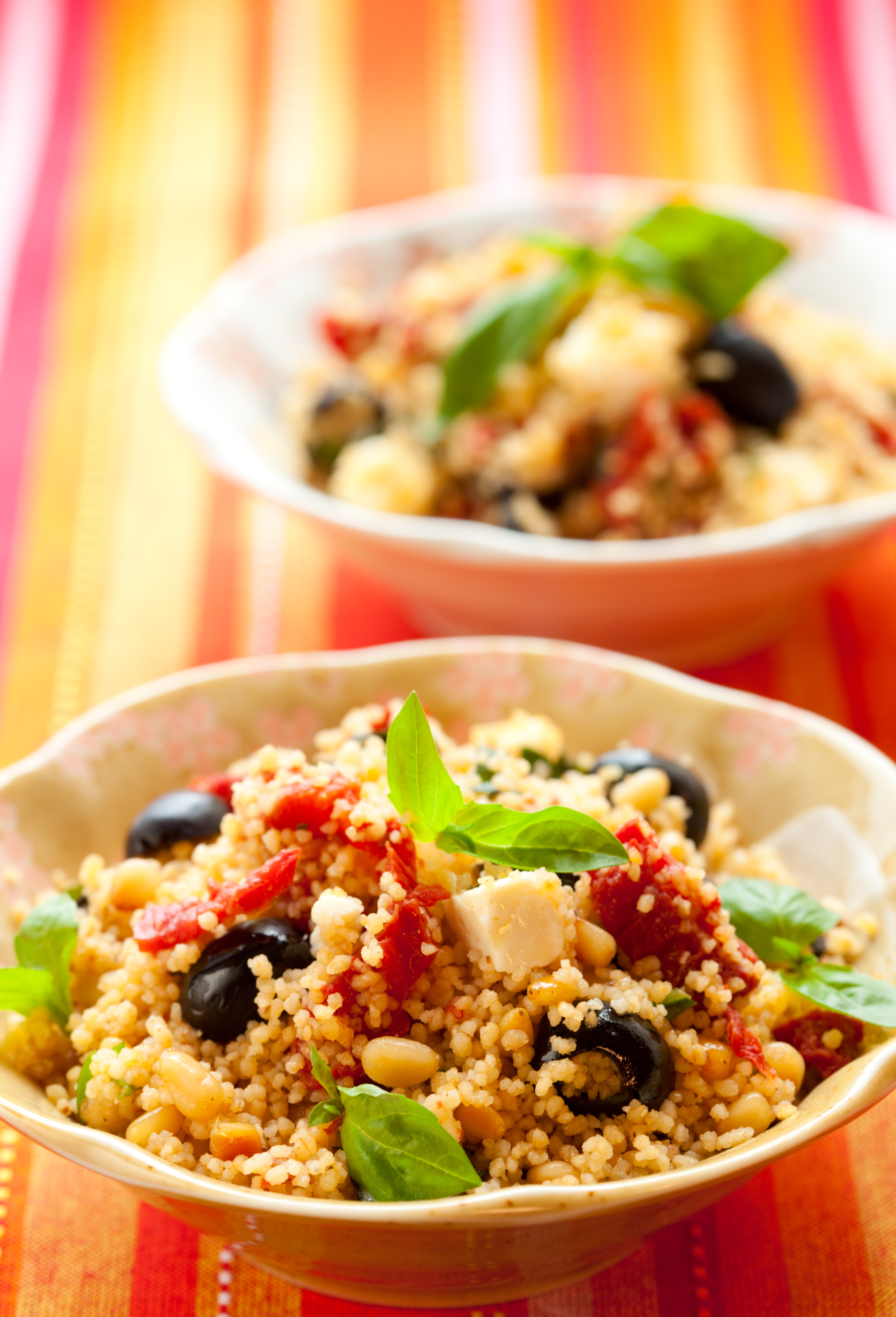 Couscous-Salat mit Oliven und Feta
