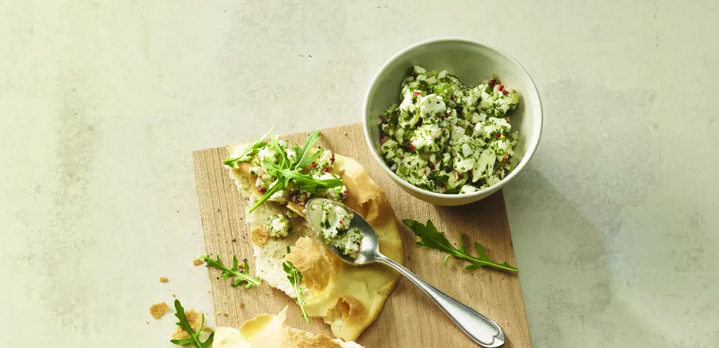 Kräuter-Feta mit Fladenbrot