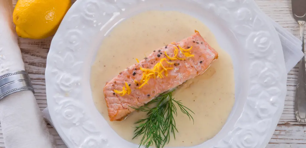 Lachsfilet an Zitronensauce