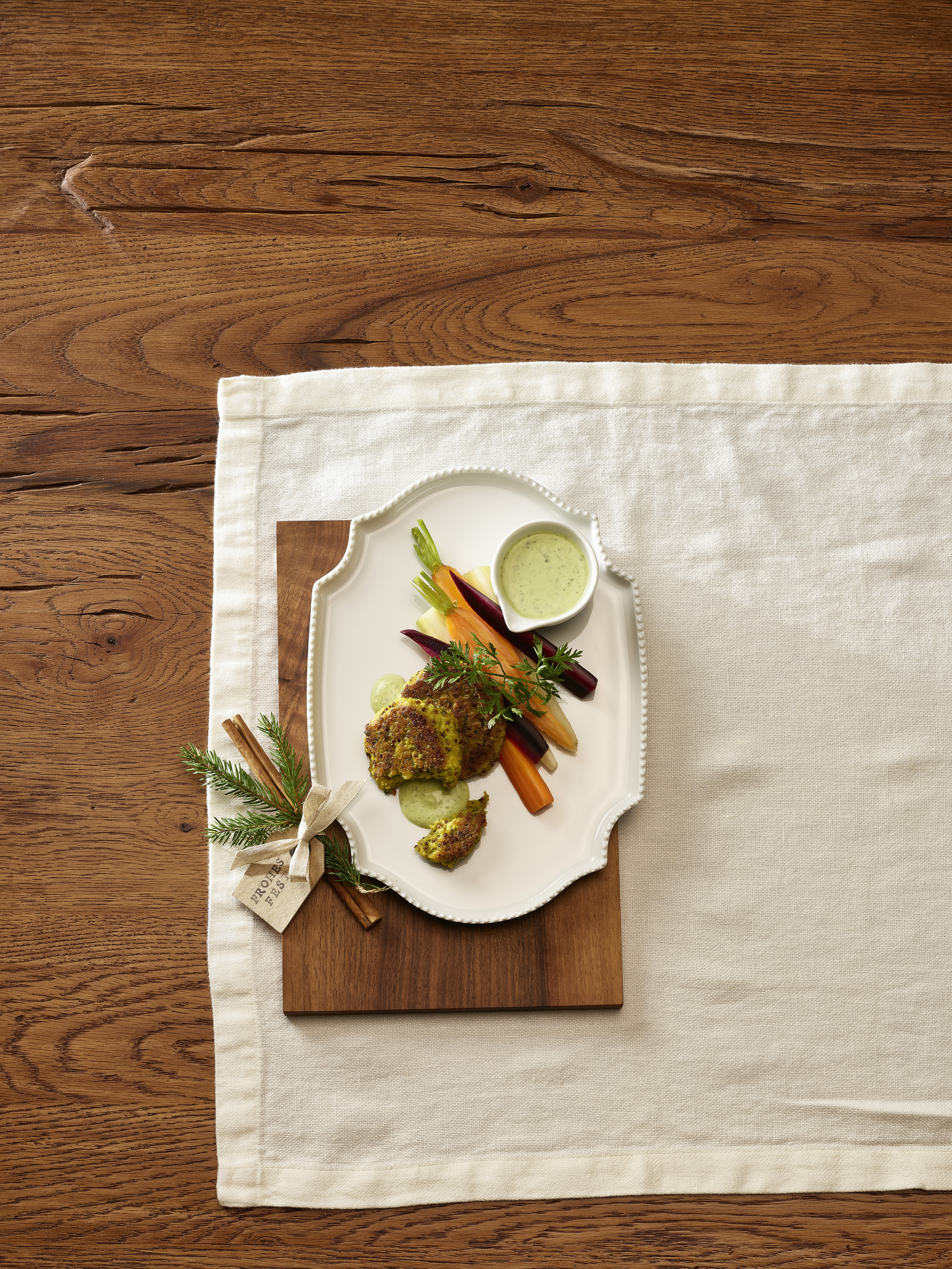 Hirseküchlein mit gedämpften Rüebli